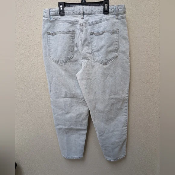 Light Wash distressed Wild Fable High-rise Tapered Jeans.Size 14 - Picture 2 of 9